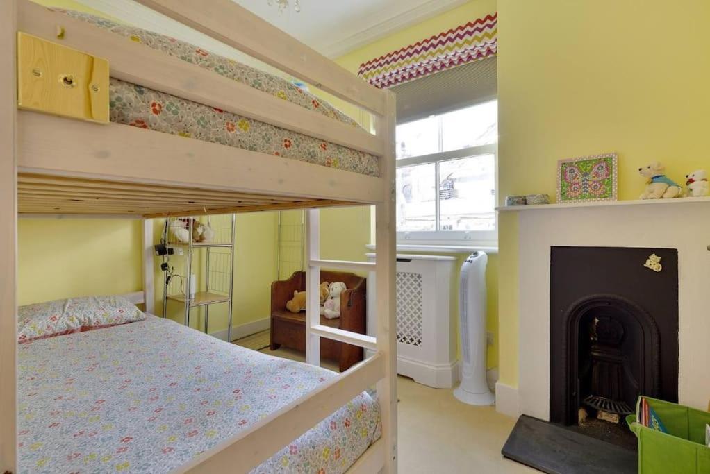 Windsor/Legoland/Ascot Charming 3Br Home In Centre Exterior photo
