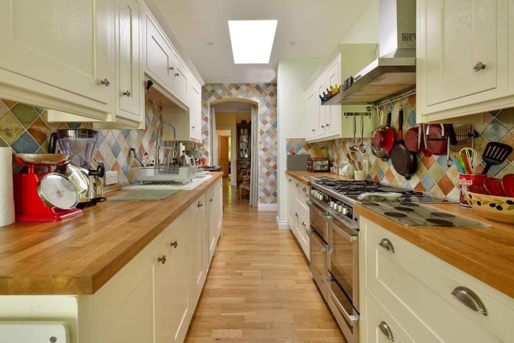 Windsor/Legoland/Ascot Charming 3Br Home In Centre Exterior photo