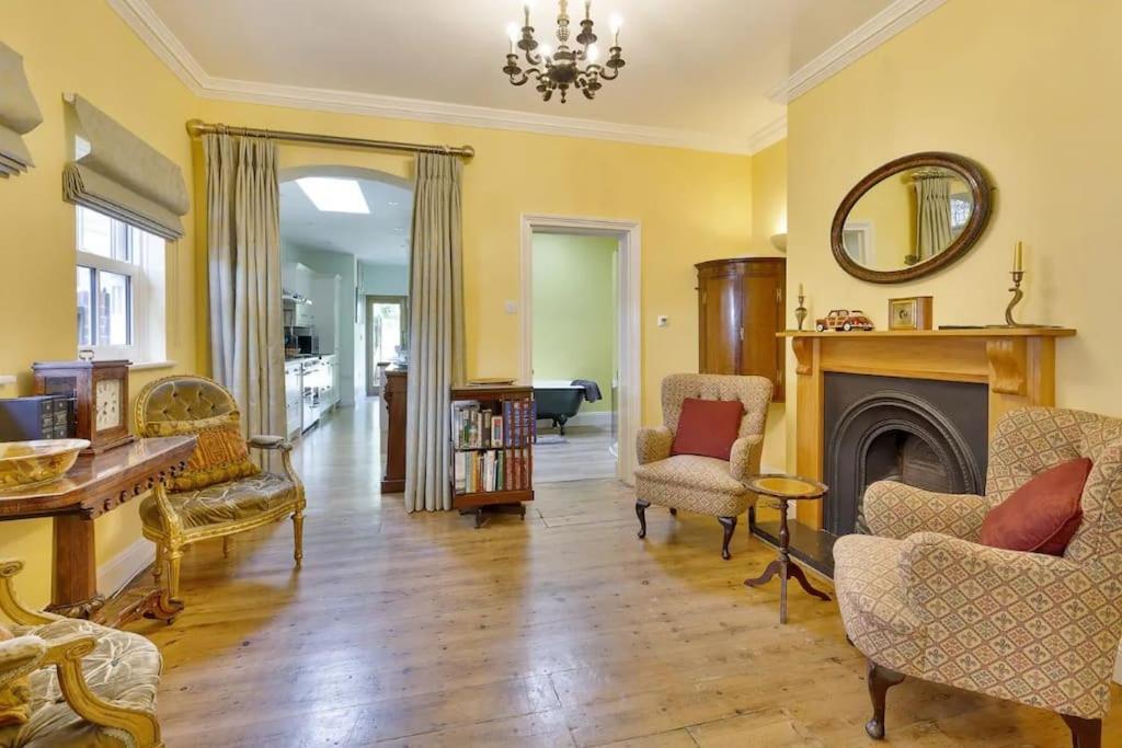 Windsor/Legoland/Ascot Charming 3Br Home In Centre Exterior photo